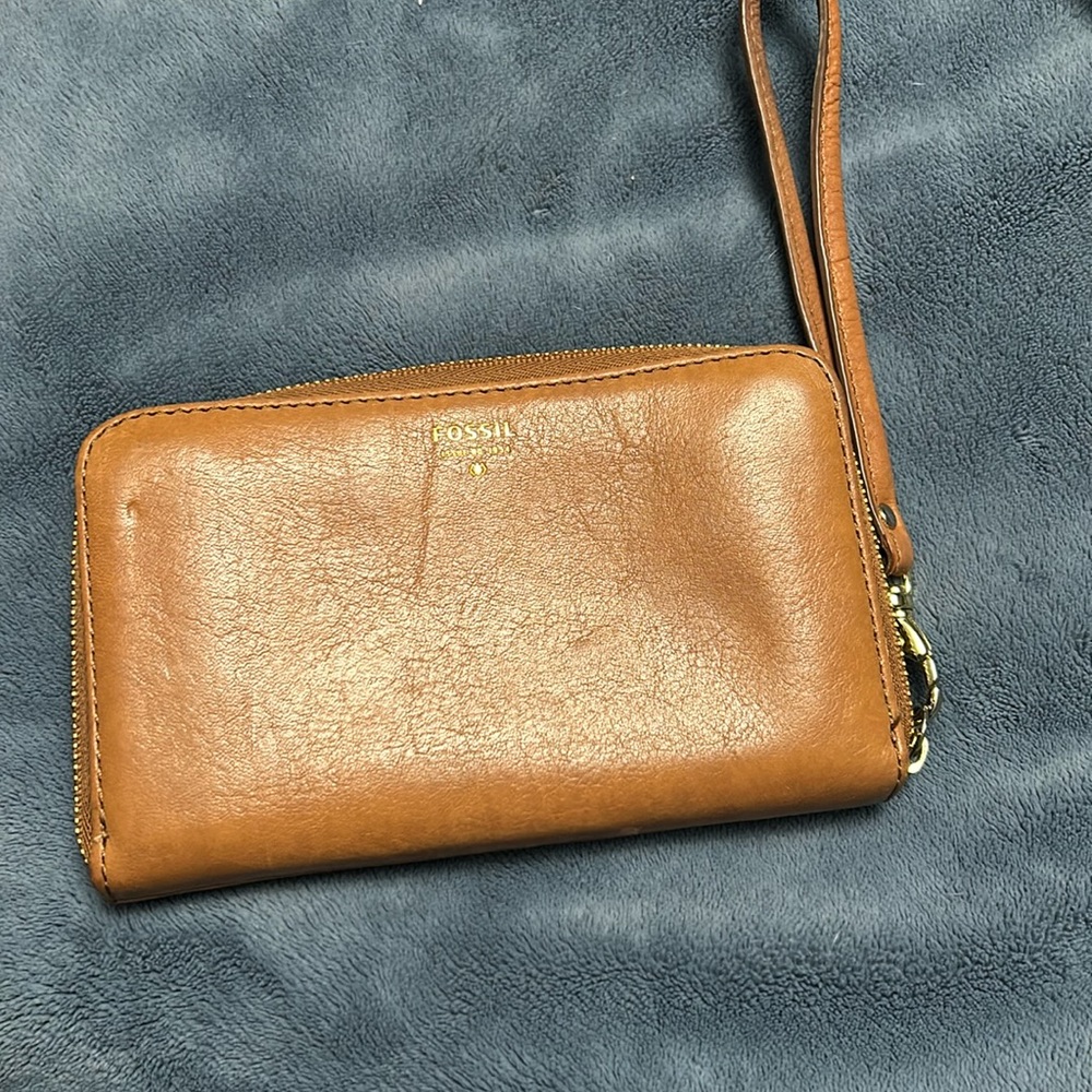 Fossil leather clutch wallet